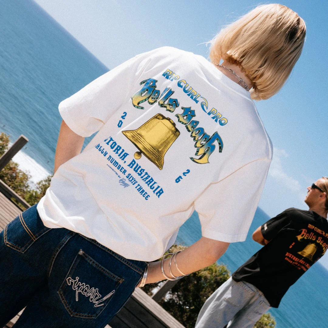 Bells Pro 26 T-Paita yhdistää rennon istuvuuden ja klassisen surf-henkisen ilmeen. Pehmeä puuvillainen ja loose fit -malli tekee paidasta huolettoman valinnan arkeen. 