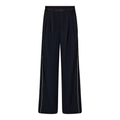 Co’Couture AmincaCC Split Panel Pants on rennot luonnonvalkoiset housut mustilla sivuraidoilla. Joustava vyötärö ja suora lahje tekevät mallista mukavan.