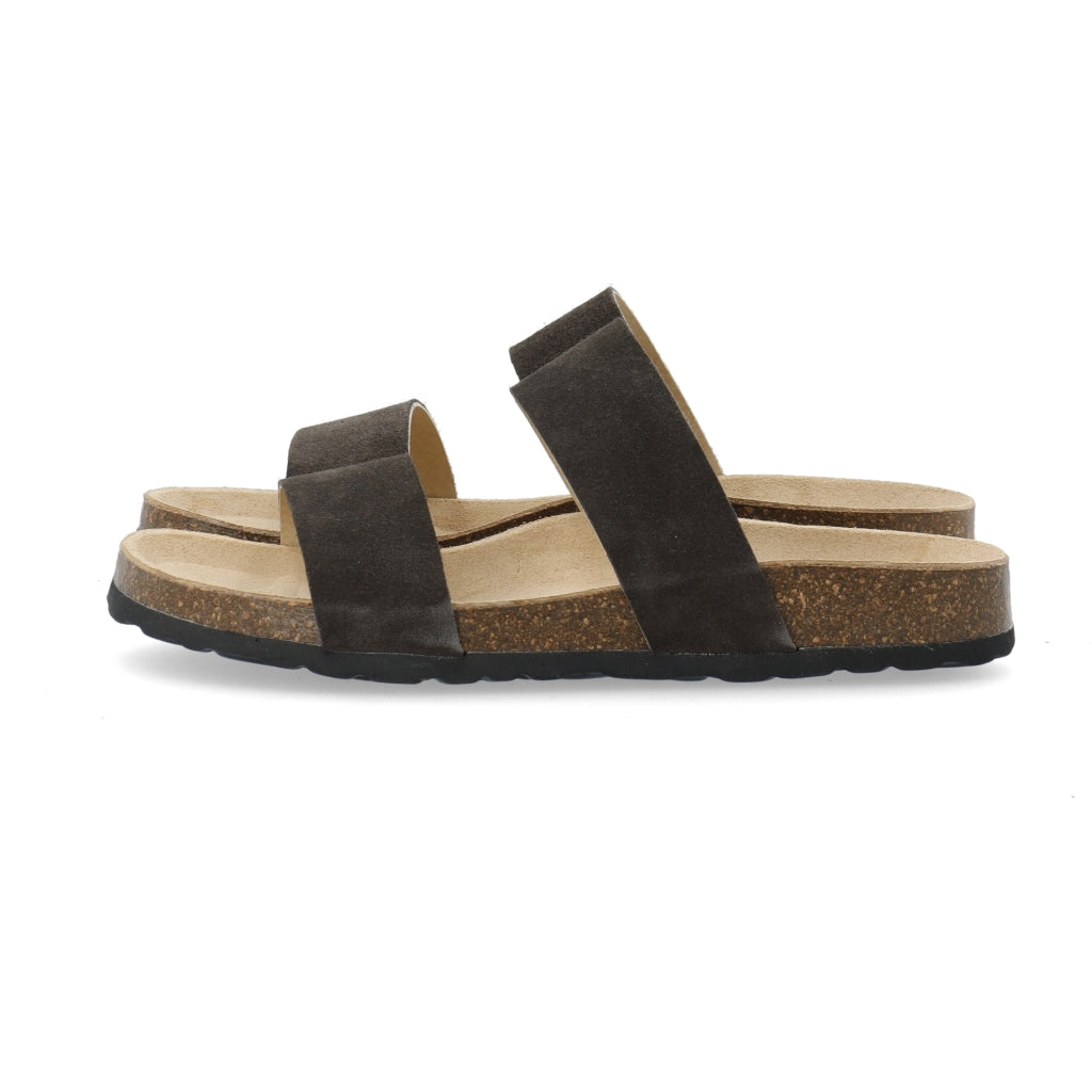 BIABETRICIA Twin Strap Sandal Suede on yksinkertainen ja helposti yhdisteltävä sandaali, jossa mukavuus pääosassa. Pehmeä mokkanahkainen pinta ja luonnollinen korkkipohja luovat rennon ilmeen kesän asuihin.
