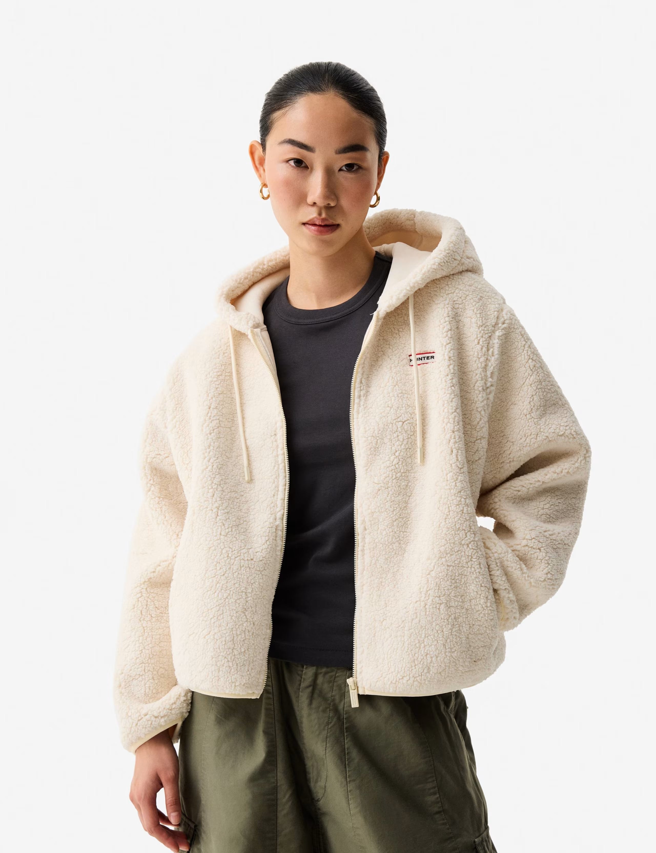 Valkoinen fleecetakki

Sopii käytettäväksi paksun hupparin korvikkeena ja takkina. Pue rennosti arkeen osaksi kerrospukeutumista tai sellaisenaan.&nbsp;