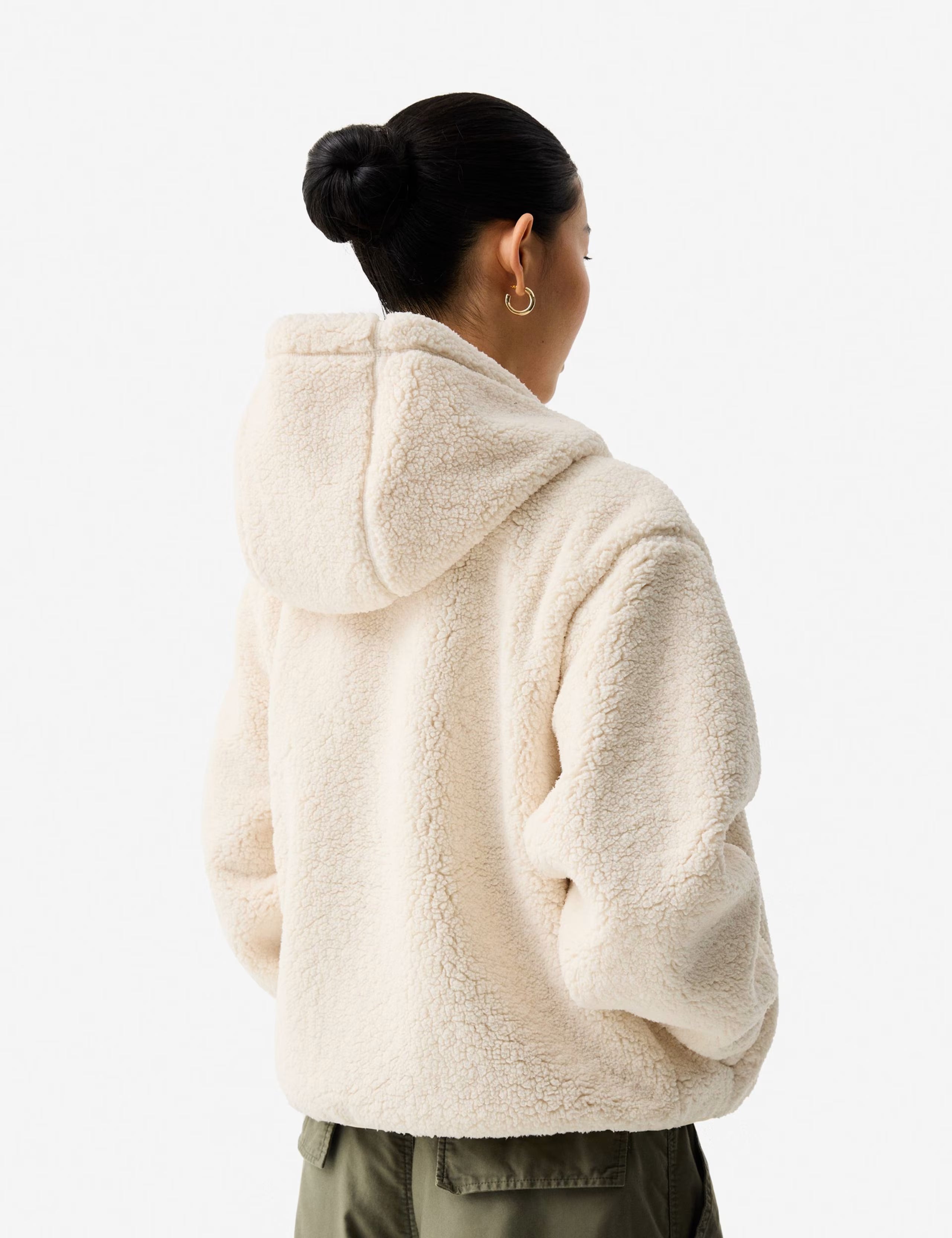 Valkoinen fleece takki, kuva selkäpuolelta