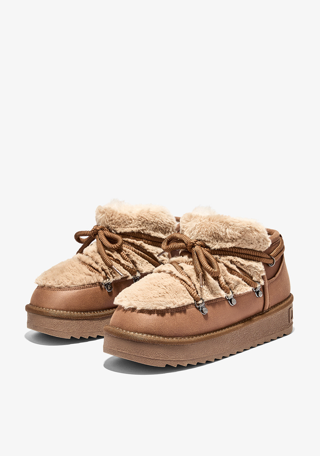 D.Franklin Nordic TRK Fur -nilkkurit camel-beigen sävyissä. Lämmin tekoturkisvuori, nauhakiinnitys ja 3,5 cm:n korotettu pohja.