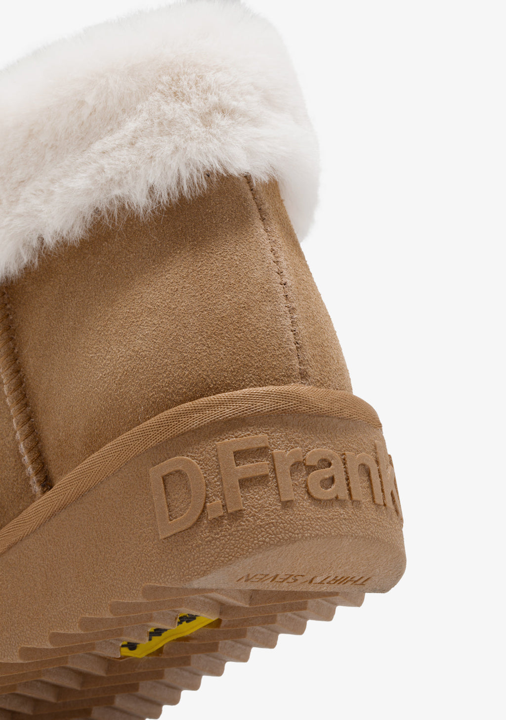 D.Franklin Nordic Mid Fur Tan -talvinilkkurit ruskealla mokkanahkapinnalla, lämpimällä tekoturkisvuorella ja pitävällä kumipohjalla.
