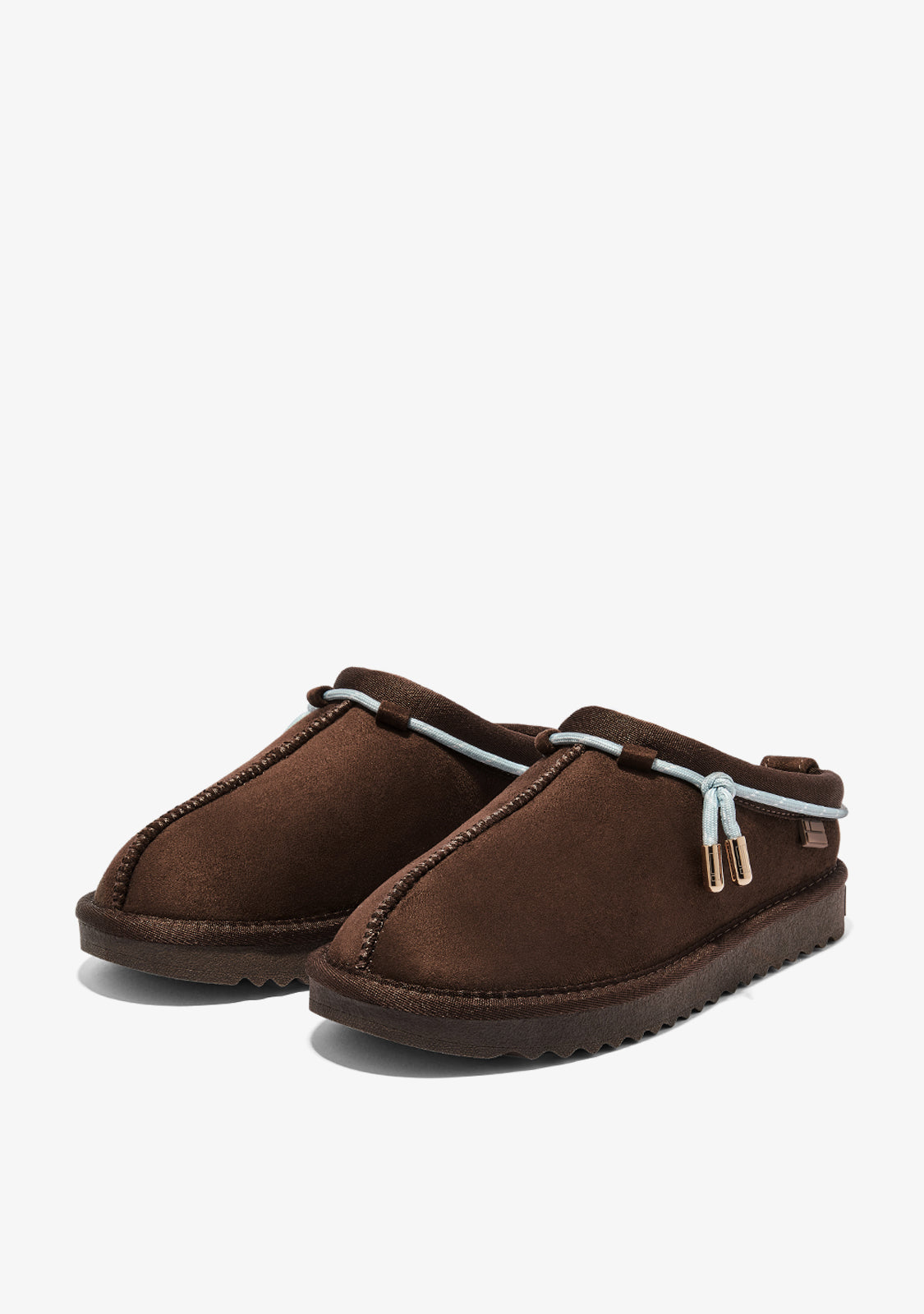 D.Franklin Nordic Lite Clog Choco -nilkkurit suklaanruskeina. Lämmin turkisvuori, kevyt mikrokuitupäällinen ja pitävä kumipohja.