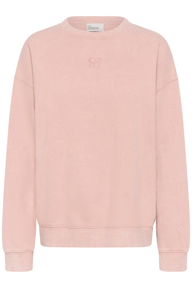 Tämä ihanan rento collegepusero hurmaa pehmeällä materiaalillaan ja kauniilla adobe rose washed -sävyllään. Hieman kulutettu väripinta tuo paitaan elävyyttä ja tekee ilmeestä rennon trendikkään.