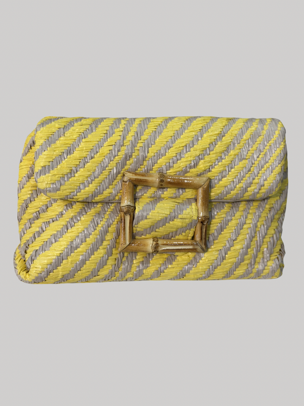 Elise bag on kesäinen, punosmainen laukku, joka tuo asuun näyttävyyttä ja leikkisää ylellisyyttä. Laukun kaunis pinta on kaksivärinen.