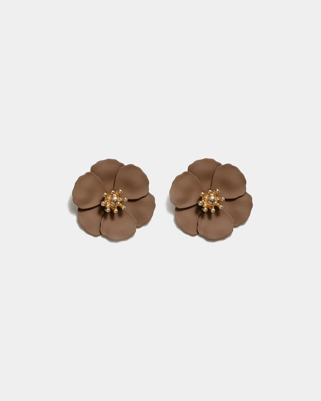 Flower Small Earrings -korvakorut tuovat asuun suloista ja kevyen näyttävää ilmettä. Herkkä kukkamuotoilu tekee niistä täydellisen asusteen niin arkeen kuin juhlavampiin hetkiin.