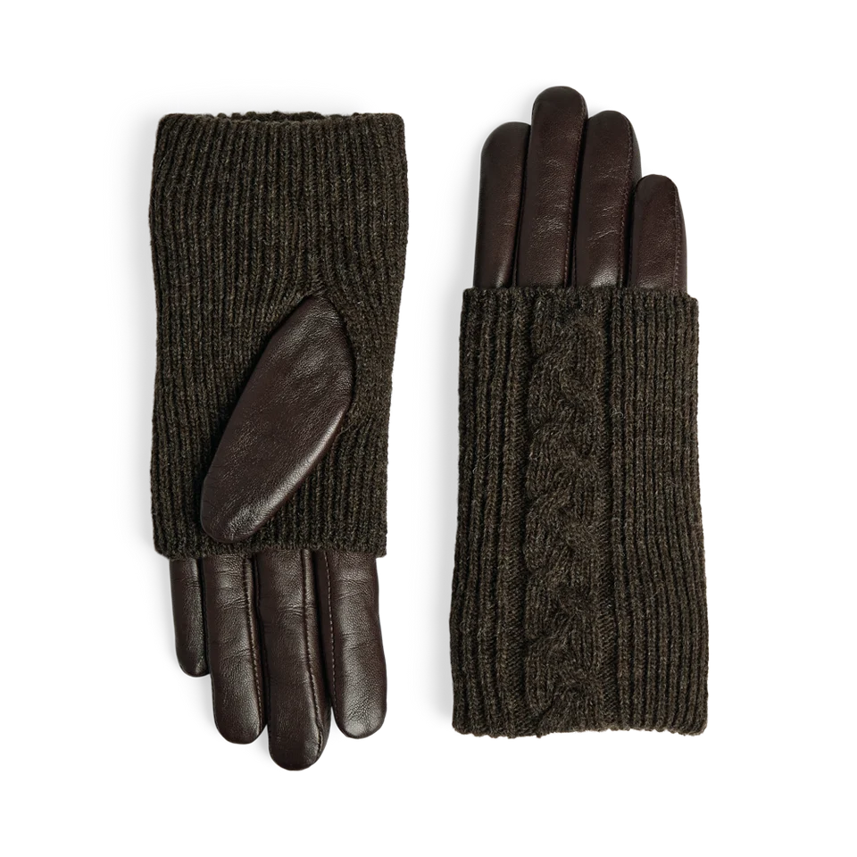 HellyMBG Cable Knit -käsineissä yhdistyvät palmikkoneule, lampaannahka ja lämmin villasekoitevuori. Väri Dark Brown.
