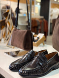 Trendikäs shiny, BIACARMA Penny Loafer on pehmeä loafer, jossa on 2cm korko. Selkeälinjainen malli sopii hyvin sekä arjen että siistimpien asujen kanssa. 