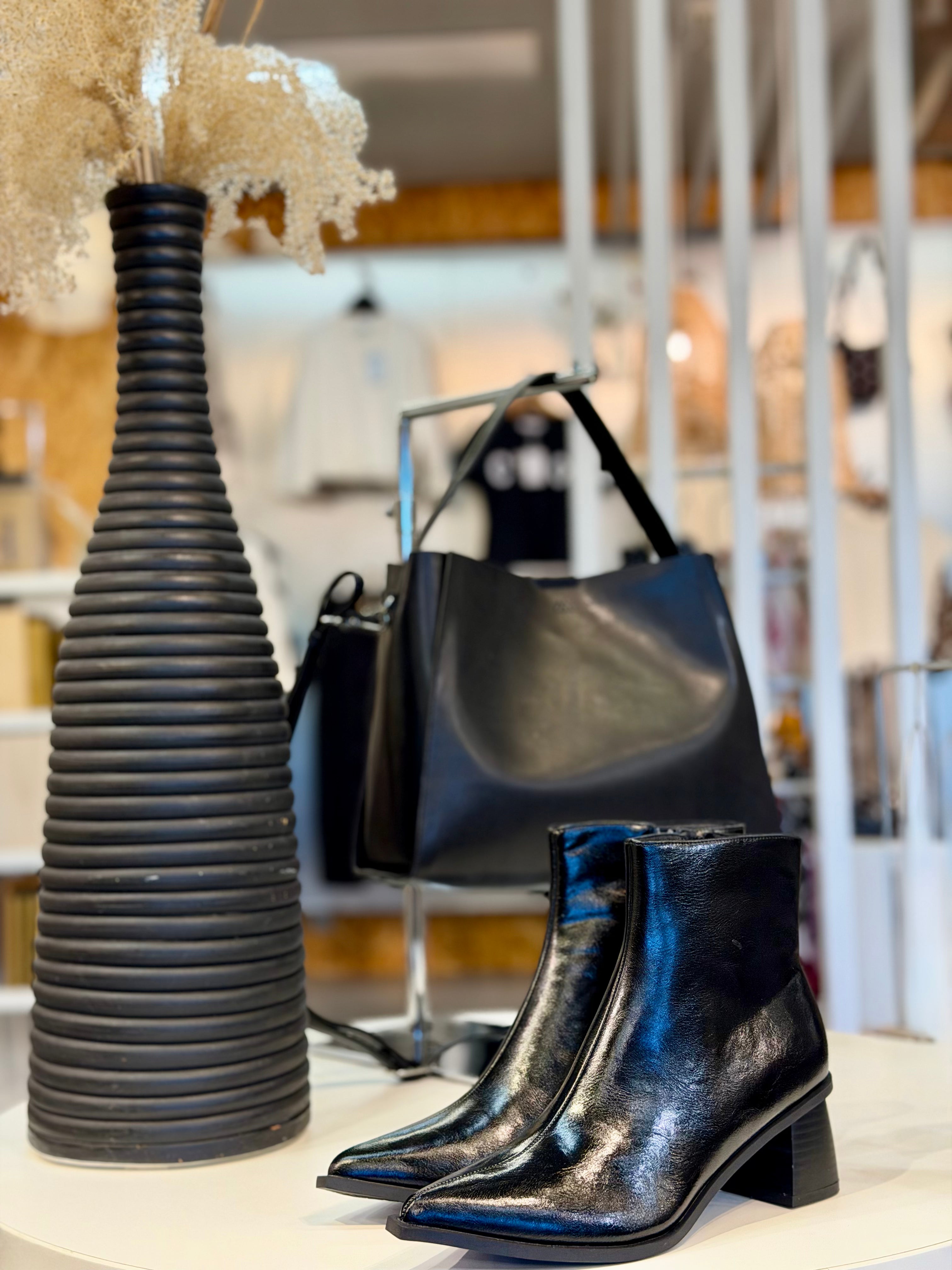 BIALEONORA Short Zip Boot