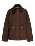 JJXX JXZAGA Jacket on lyhyt ruskea puuvillatakki, jossa yhdistyvät utility-tyyli ja ajaton muotoilu. Hengittävä 100 % puuvilla tekee siitä arjen luottotakin.