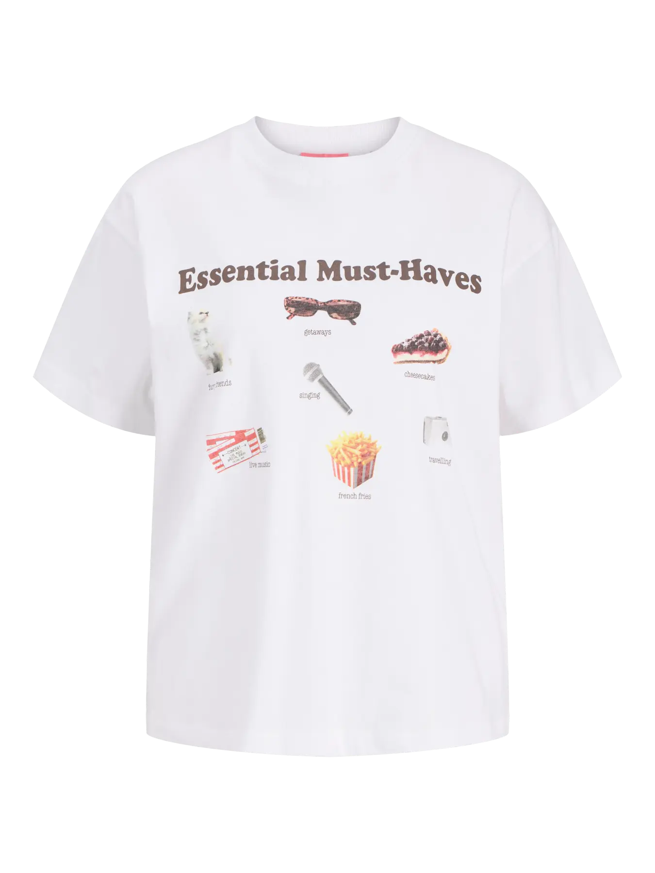 Tämä valkoinen T-paita tuo perusvaatteeseen kiinnostavan lisän. Rento relaxed fit -istuvuus ja pudotetut olkapäät luovat huolettoman siluetin, joka sopii täydellisesti arkeen. Etupuolen printti viimeistelee ilmeen ja tuo mukaan persoonallisen yksityiskohdan.