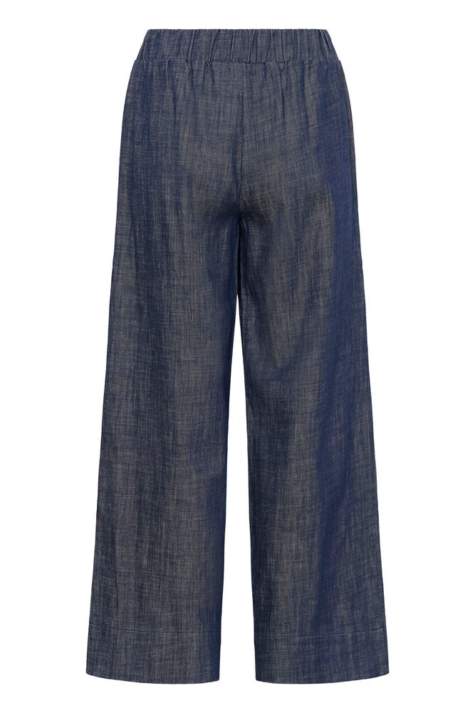 Rennot ja väljät tummansiniset, leveälahkeiset housut. Kuminauhavyötärö. Naisten housukoolla. 