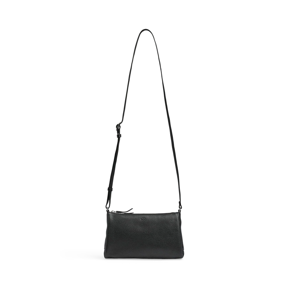 Markberg MarciMBG on kompakti musta nahkalaukku, säädettävällä crossbody-hihnalla. Vetoketjukiinnitys ja sisätasku pitävät tärkeät tavarat mukana. Katso lisää!
