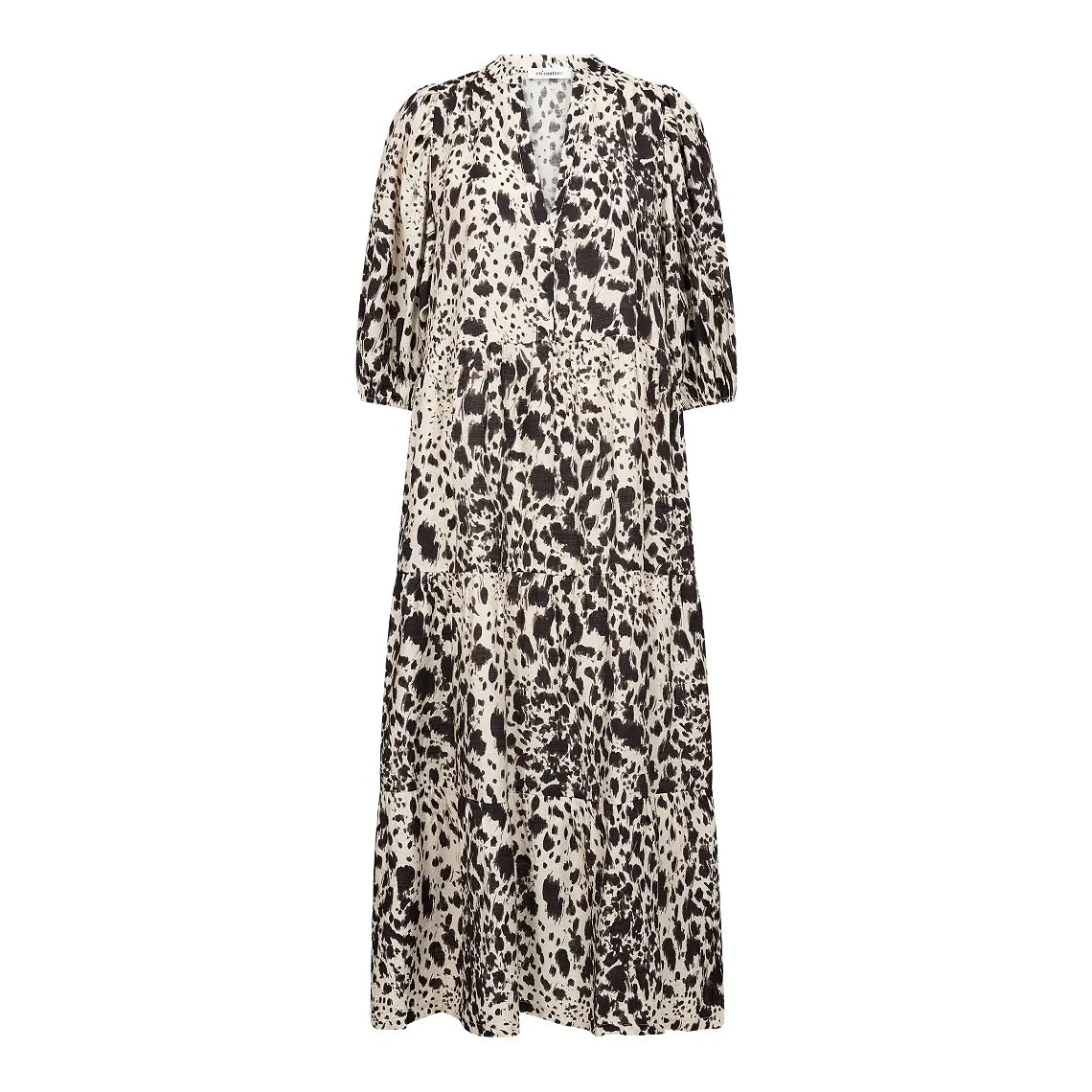 MaxonCC Floor Dress on naisellinen mekko, jossa ilmava materiaali ja kauniit leikkaukset. Nilkkapituinen malli laskeutuu kevyesti ja levenee helmaa kohti, mikä tekee mekosta miellyttävän käyttää.