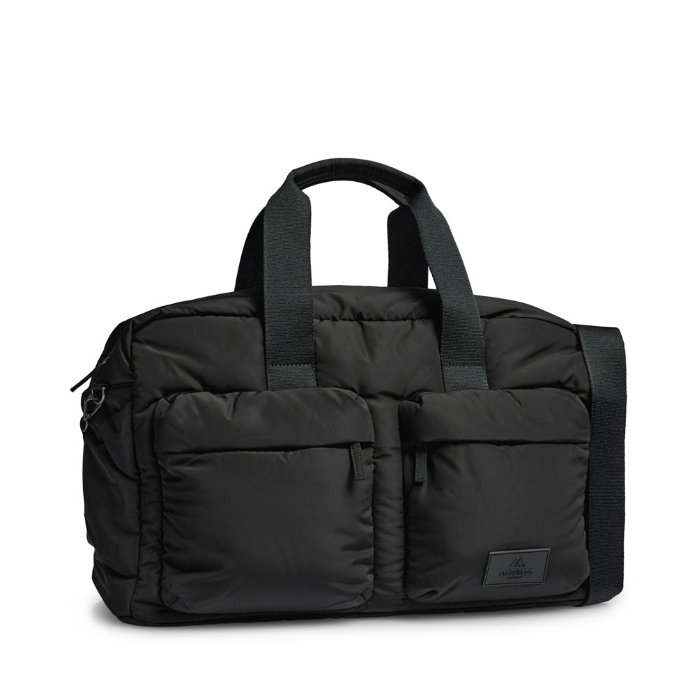 Tilava MoreMBG Weekend Bag -viikonloppulaukku kierrätetystä polyesteristä. 32 l, vettähylkivä pinta, taskuja ja säädettävä olkahihna.