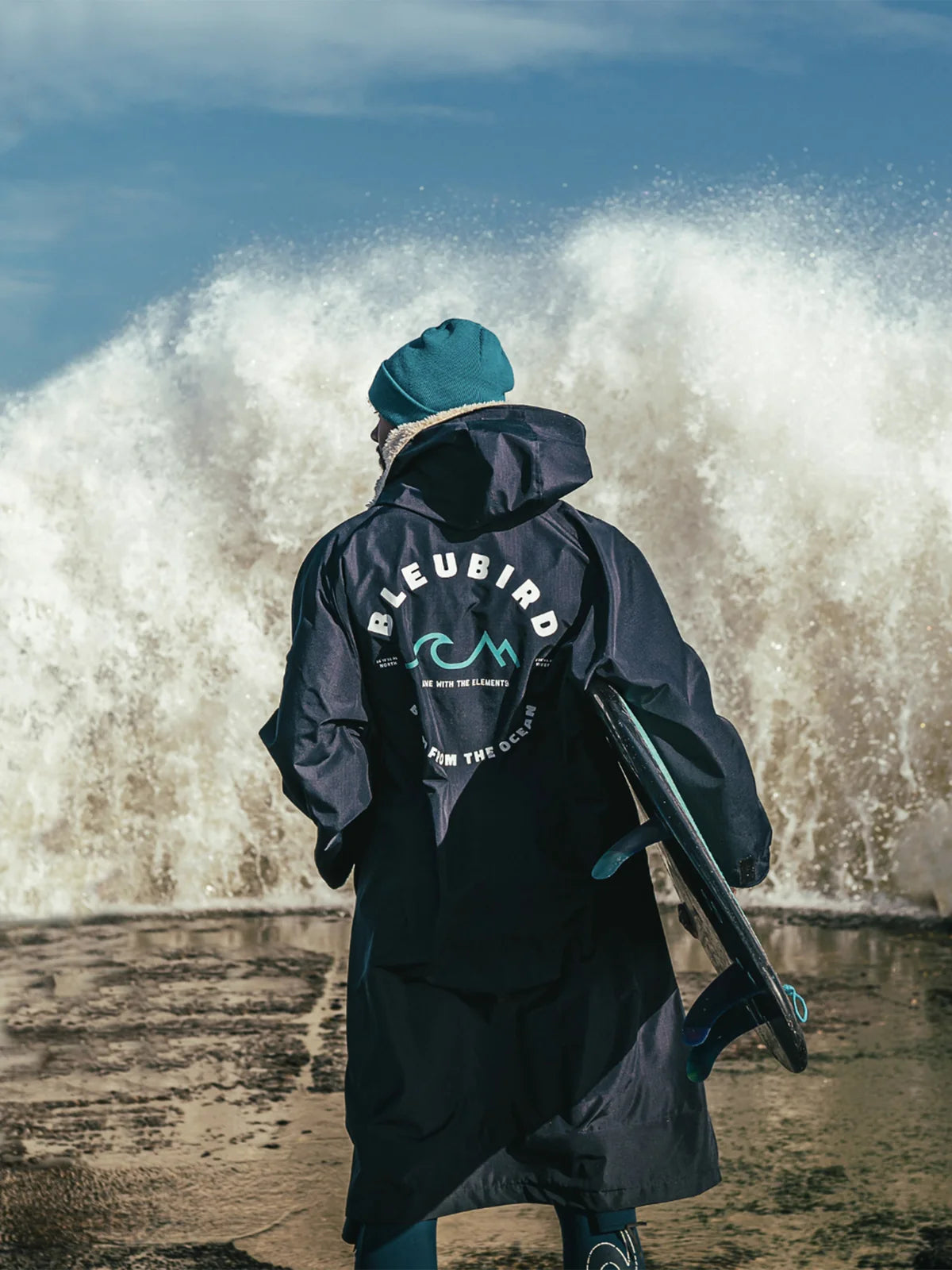 Irlantilaisen Bleubirdin suosittu sherpavuorattu, oversize-mallinen ulkoilutakki.

Takki pitää lämpimänä ja kuivana vaihtelevissa sääolosuhteissa. Menetpä avantoon, ulkoilemaan tai meren äärelle, tämä takki on sinulle.