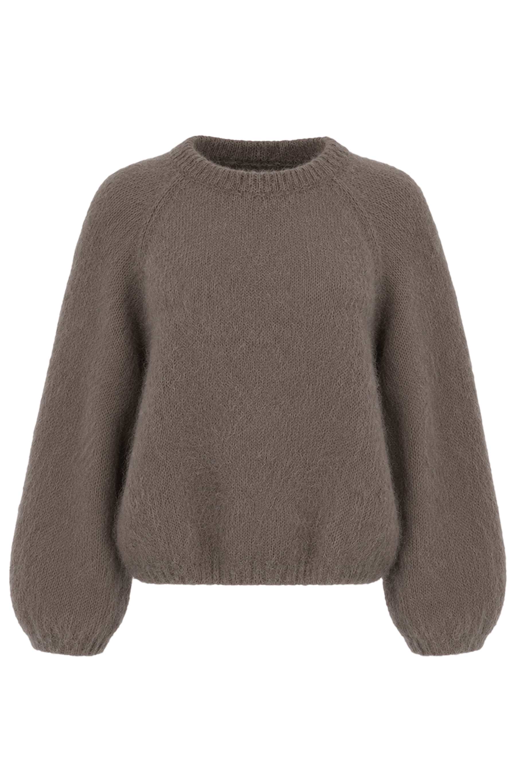 Americandreams The Rosie Pullover on ylellisen pehmeä ja kevyt mohairneule, jossa on rento istuvuus ja näyttävät, runsaat hihat.