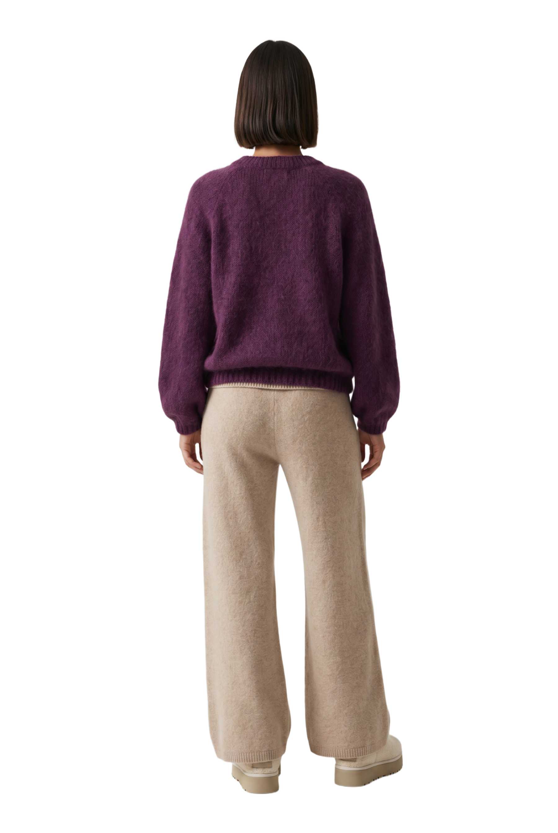 Americandreams The Rosie Pullover on ylellisen pehmeä ja kevyt mohairneule, jossa on rento istuvuus ja näyttävät, runsaat hihat.