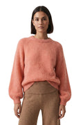 Americandreams The Rosie Pullover on ylellisen pehmeä ja kevyt mohairneule, jossa on rento istuvuus ja näyttävät, runsaat hihat.