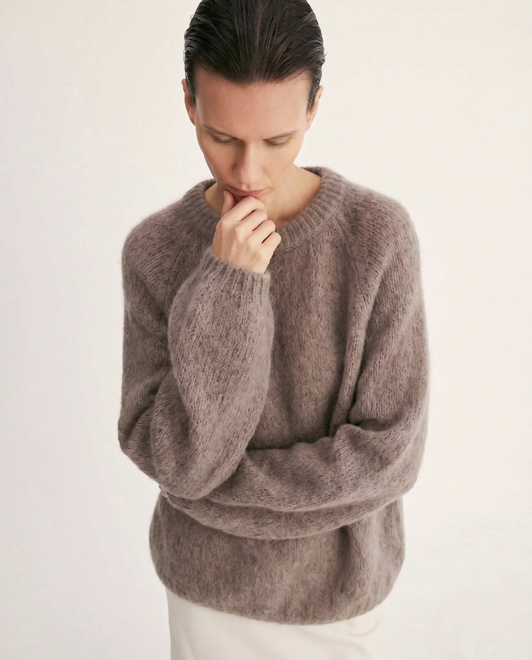 Americandreams The Rosie Pullover on ylellisen pehmeä ja kevyt mohairneule, jossa on rento istuvuus ja näyttävät, runsaat hihat.