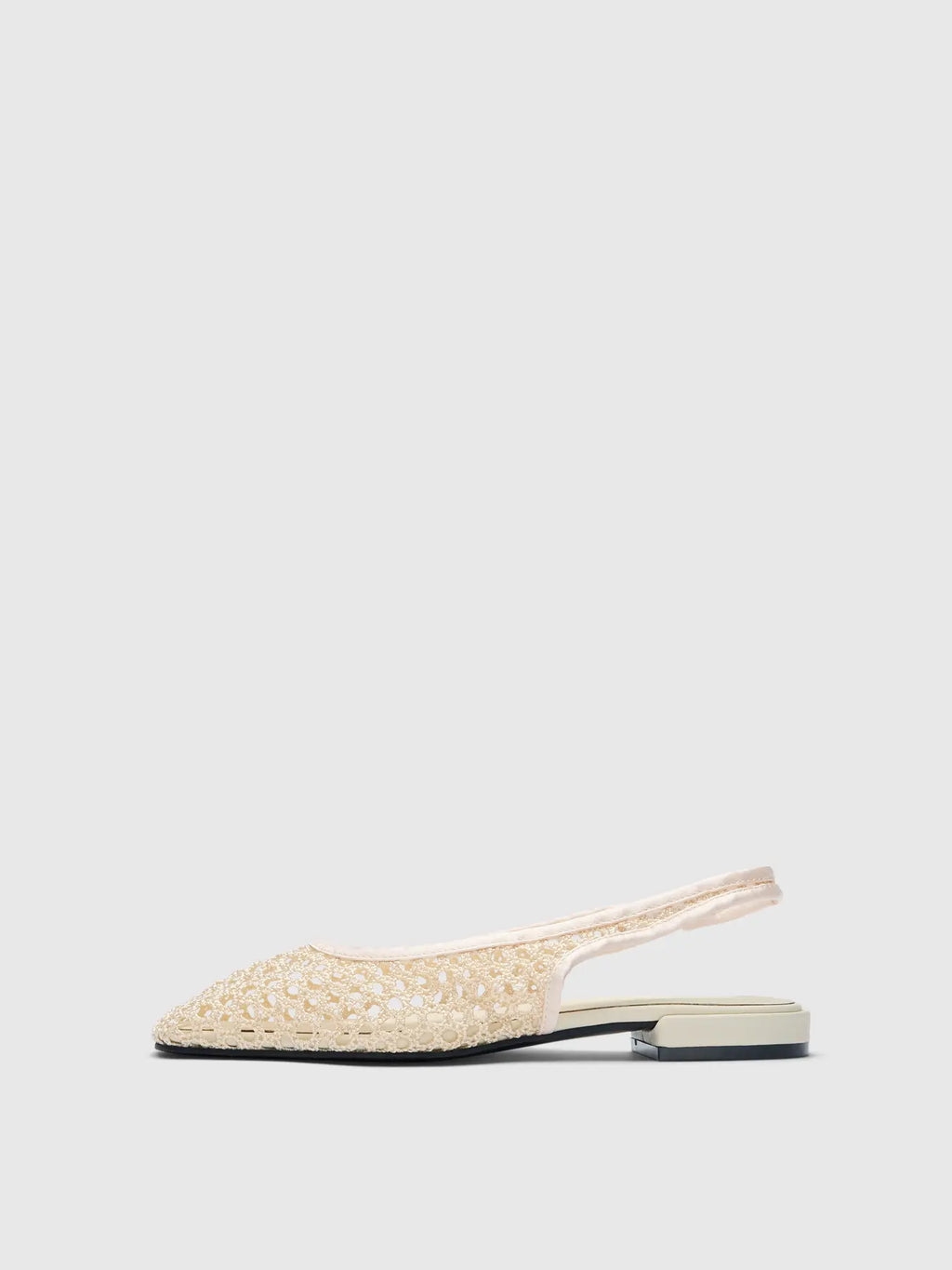 Selected Femmen SLFMichelle Braided Slingback -sandaalit viimeistelevät kesätyylisi. Punottu päällinen tuo kenkiin kauniin, kesäisen ilmeen ja tekee mallista kevyen sekä elegantin.