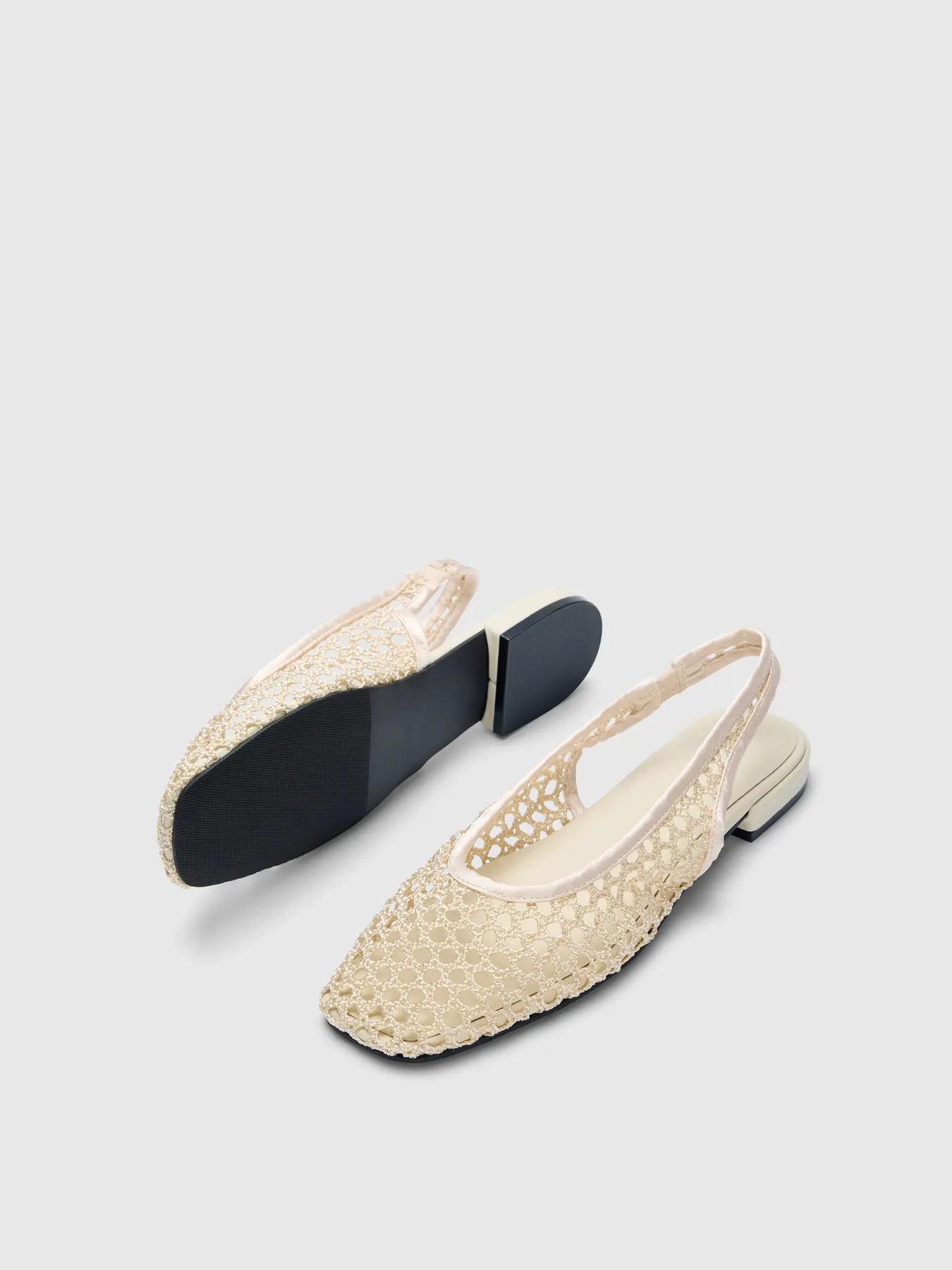 Selected Femmen SLFMichelle Braided Slingback -sandaalit viimeistelevät kesätyylisi. Punottu päällinen tuo kenkiin kauniin, kesäisen ilmeen ja tekee mallista kevyen sekä elegantin.