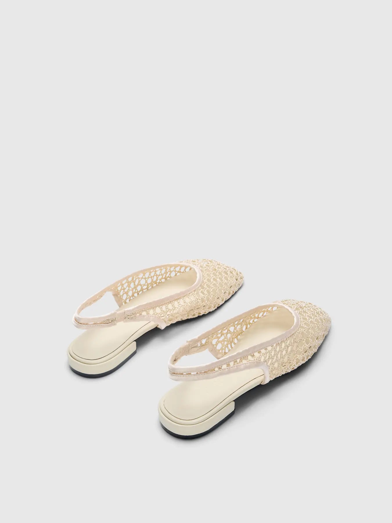 Selected Femmen SLFMichelle Braided Slingback -sandaalit viimeistelevät kesätyylisi. Punottu päällinen tuo kenkiin kauniin, kesäisen ilmeen ja tekee mallista kevyen sekä elegantin.