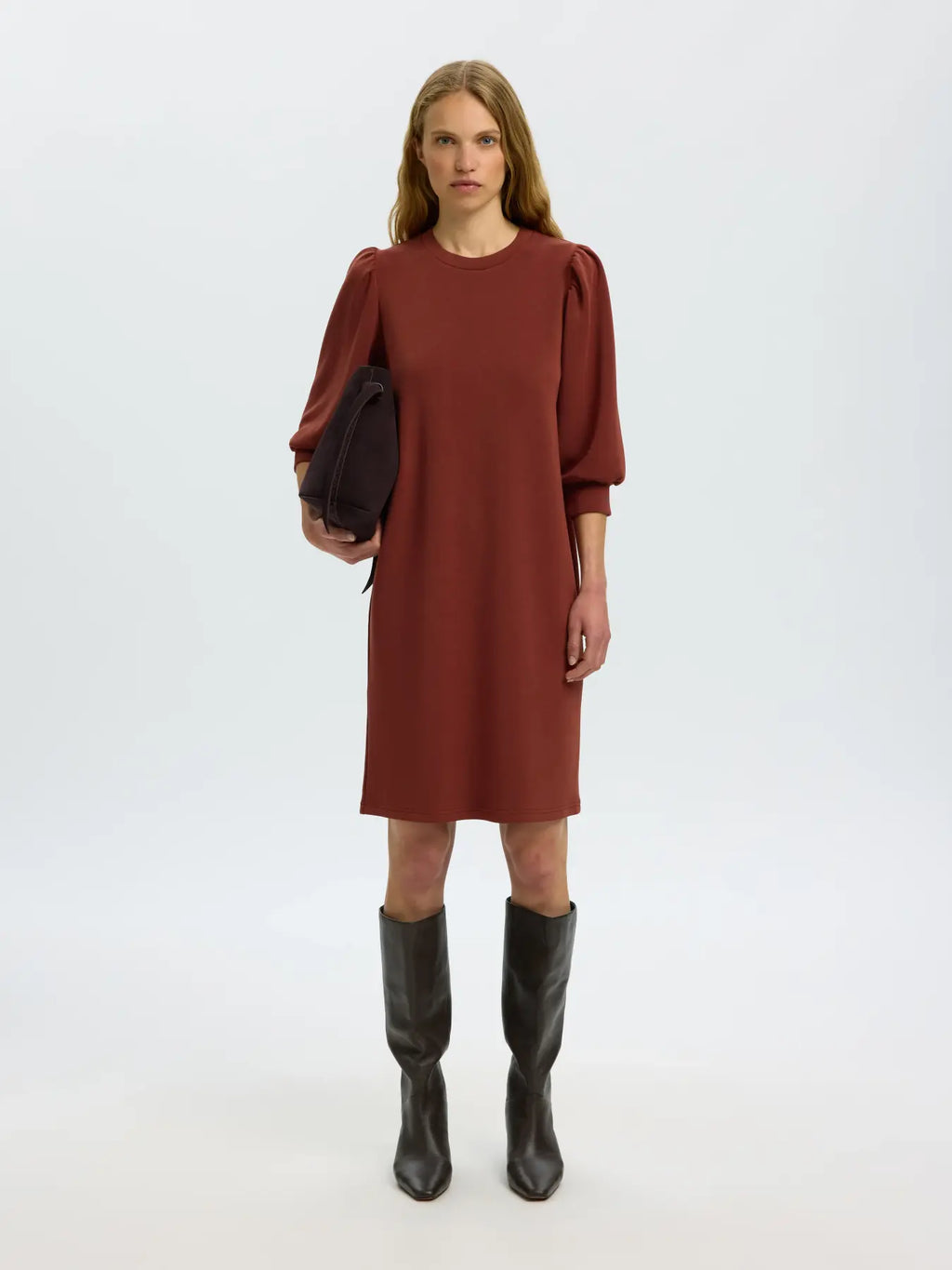 TENCEL™ Modal on laadukas selluloosakuitu, joka tunnetaan pehmeästä tunnustaan, hyvästä hengittävyydestään ja kauniista laskeutuvuudestaan.