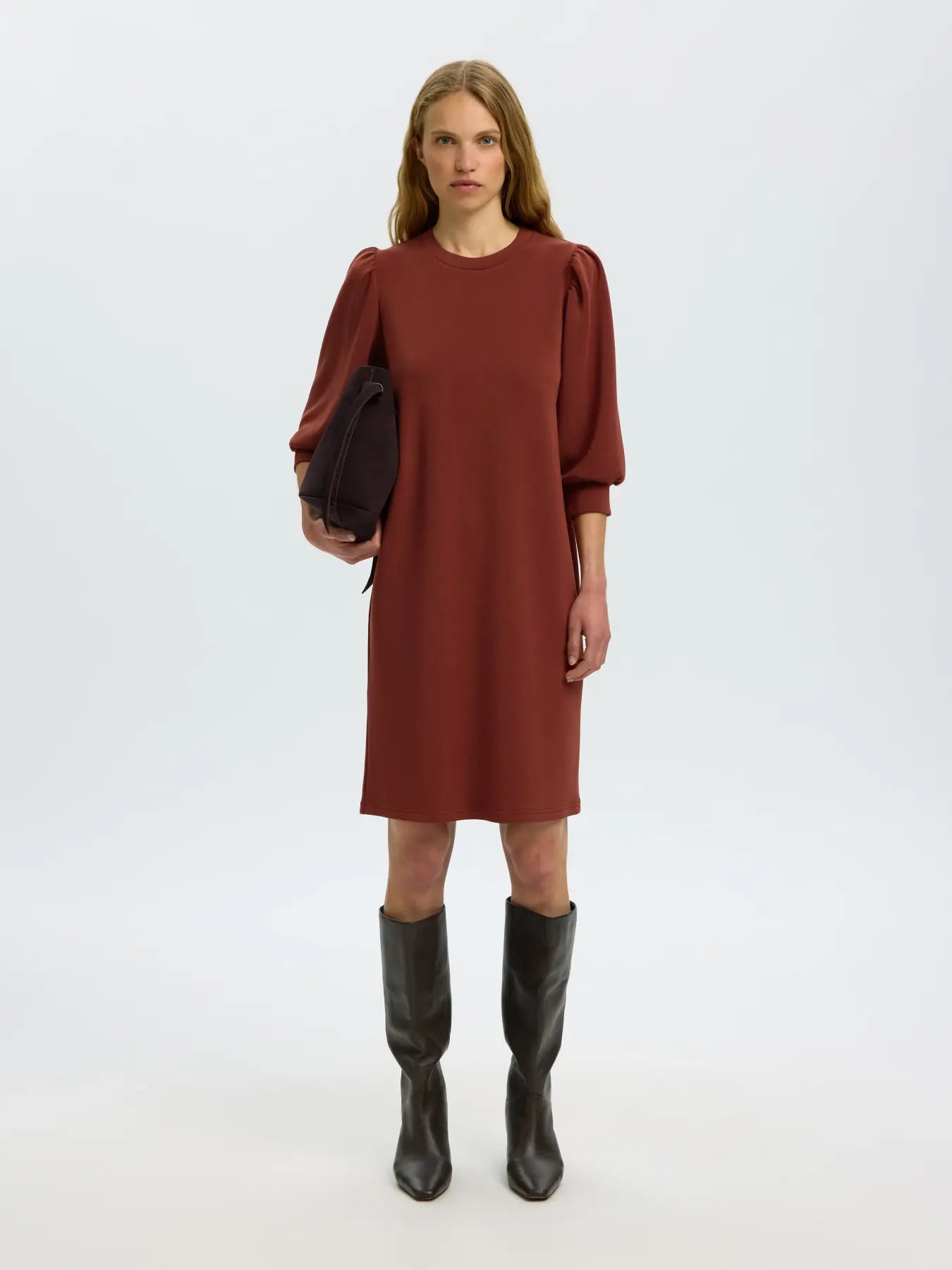TENCEL™ Modal on laadukas selluloosakuitu, joka tunnetaan pehmeästä tunnustaan, hyvästä hengittävyydestään ja kauniista laskeutuvuudestaan.