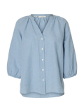 SLWCLEO-ALBERTA Linen Blend Shirt on ilmava ja ajattoman tyylikäs paita, joka sopii täydellisesti lämpimiin päiviin. Pellavan ja puuvillan yhdistelmä tekee materiaalista hengittävän, kevyen ja miellyttävän käyttää.