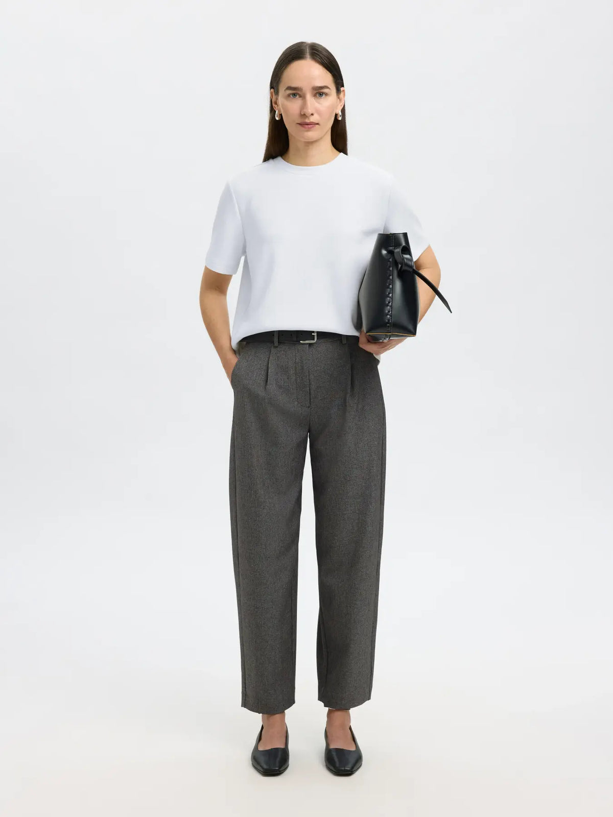 SLWTENNY Boxy Tee on väljä naisten t-paita, jossa puuvillaisesta Essential t-paidasta tuttu boxy malli pyörellä pääntiellä. TENCEL™ Modal -sekoite tuo mukavuutta.