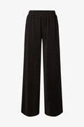Selected Anja Relaxed Pants – korkeavyötäröiset ja leveälahkeiset housut. Rennon istuvuuden viimeistelee hienovaraisesti kimaltava pinta.
