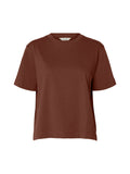 SLWESSENTIAL Boxy Tee on rento luomupuuvillainen t-paita leveillä hihoilla ja boxy fit -mallilla. Ajaton ja suosittu arjen luottovaate.