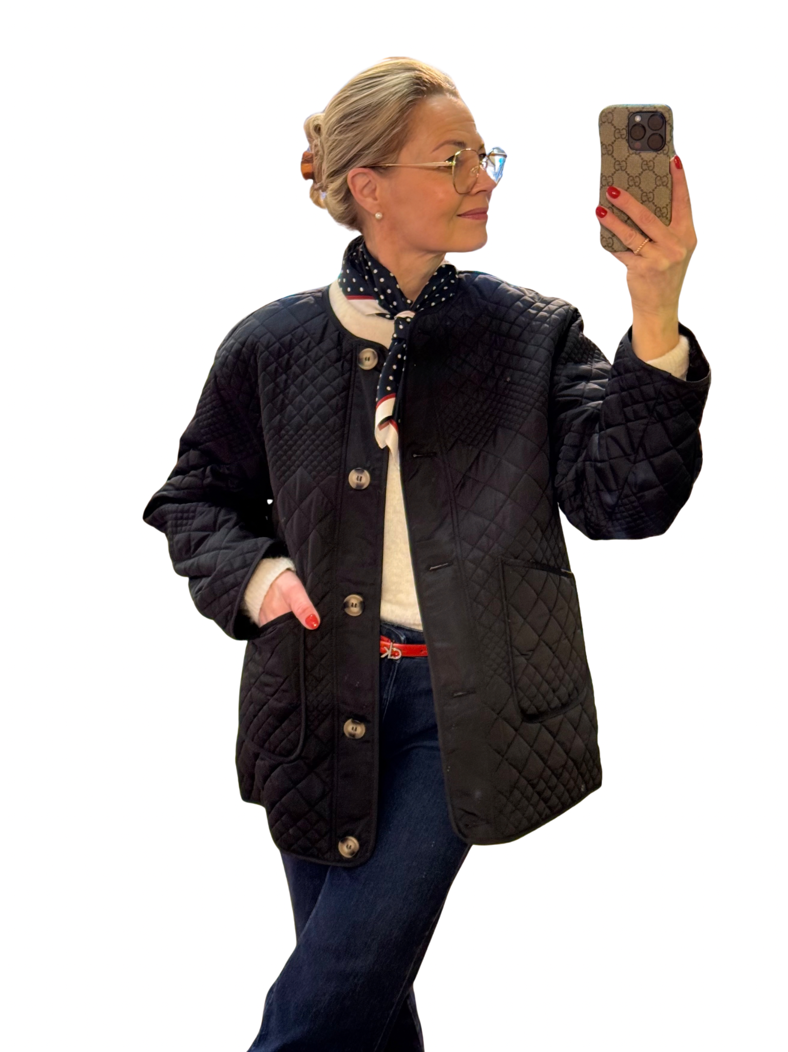 Tämä kevyt tikkitakki on täydellinen valinta vaihteleviin välikauden päiviin. Kevyesti topattu malli pitää olon mukavana ilman raskasta tunnetta, ja ajaton tikattu pinta antaa takille kivan ilmeen.