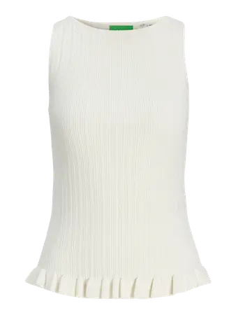 Tämä kaunis kermanvärinen neuletoppi on raikas ja naisellinen lisä vaatekaappiin. Kevyessä neuloksessa on hienovarainen struktuuri, joka tuo pintaan elävyyttä ja tekee topista hauskemman mutta helposti yhdisteltävän.