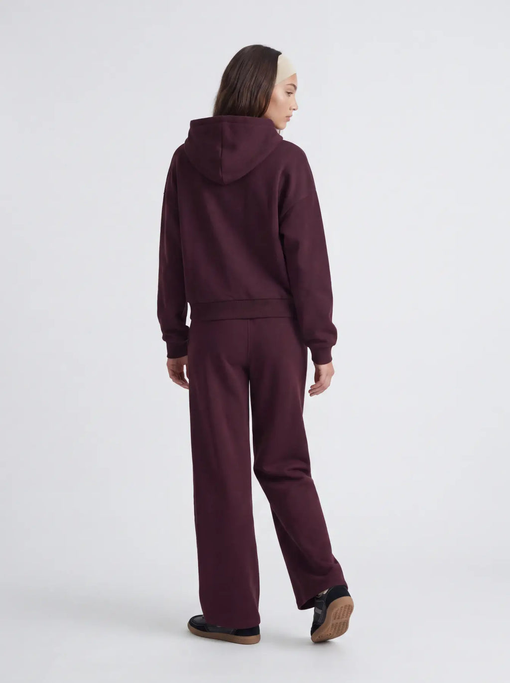 JXSTUDIO VESTERBRO HW Pant Sweat on rento collegehousu korkealla vyötäröllä ja väljällä istuvuudella. Pehmeä luomupuuvillasekoite tekee mallista mukavan.