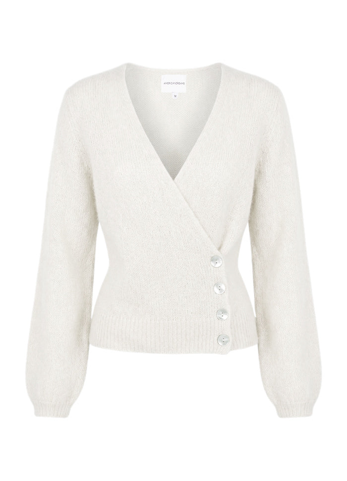 MARIYA Wrap Cardigan on pehmeä ja ylellinen neuletakki, joka on valmistettu laadukkaasta alpakkavillasekoitteesta. Materiaali on luonnostaan lämmin mutta kevyt ja hengittävä, joten neule tuntuu miellyttävältä käytössä eri vuodenaikoina.