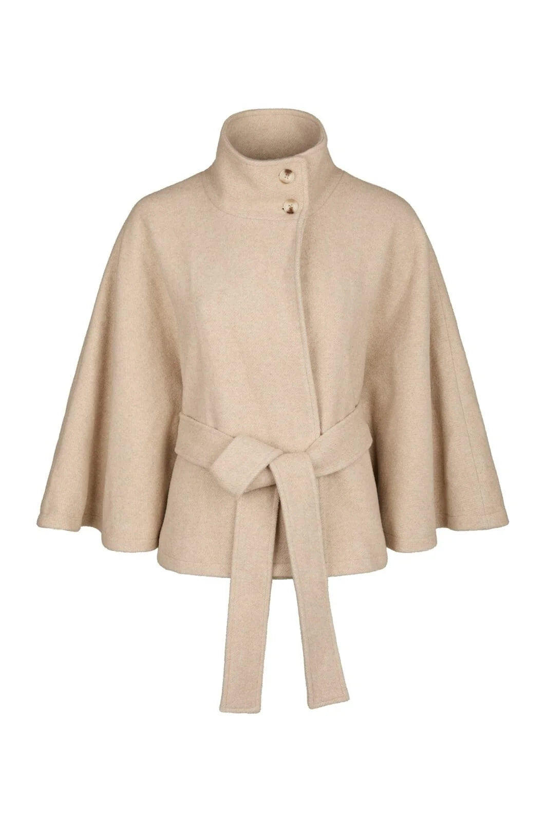 Neo Noir Cape Jacket on tyylikäs lyhyt villasekoitetakki viittamaisella leikkauksella. Korkea kaulus, vyötärövyö ja ajaton hiekan sävy viimeistelevät ilmeen.