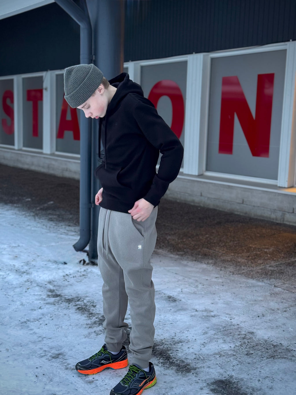 G-Star Premium Core -huppari on klassinen ja laadukas arjen luottovaate. Hyvä, normaali&nbsp; istuvuus ja pehmeä materiaali tekevät siitä täydellisen valinnan niin vapaa-aikaan ja rennompaan pukeutumiseen.