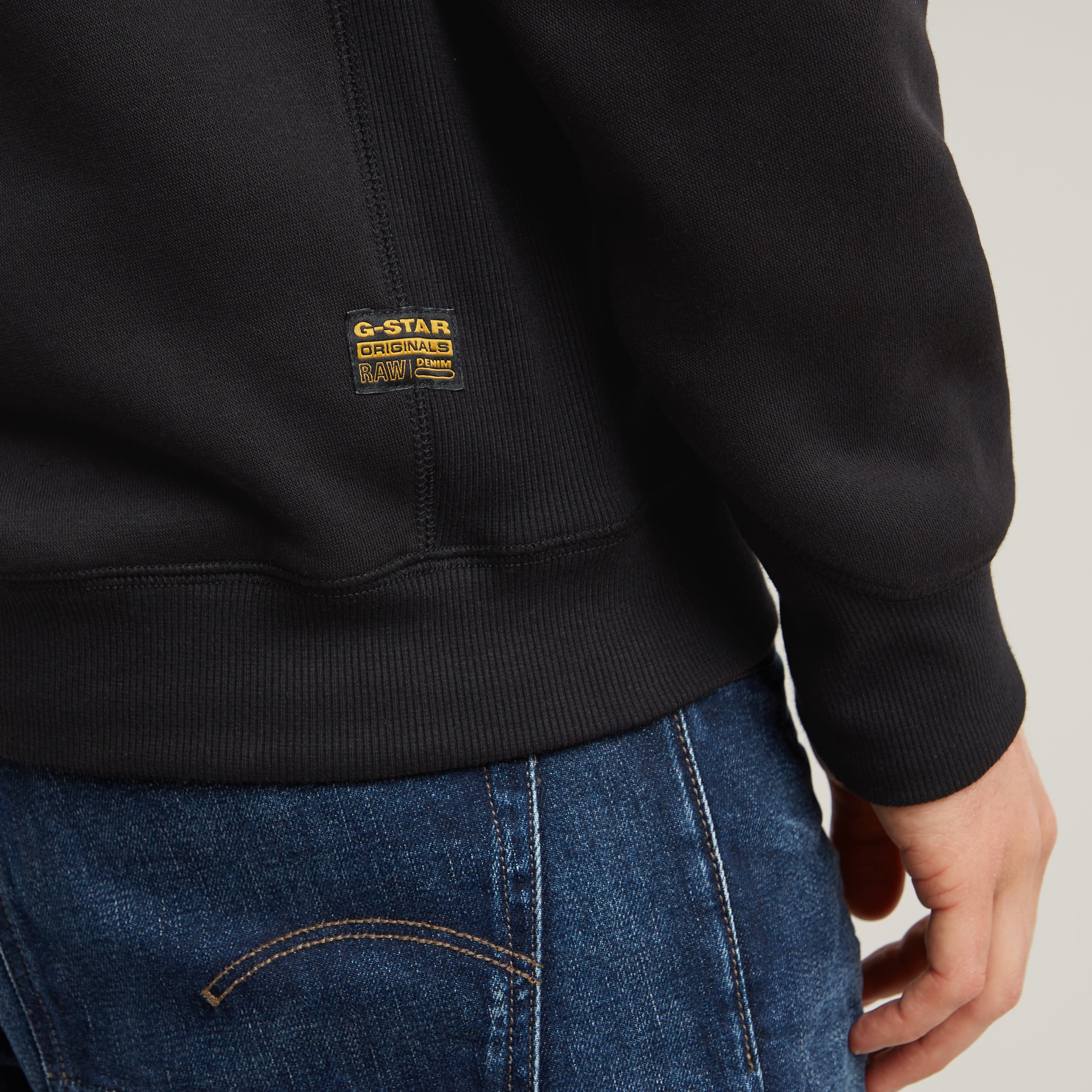 G-Star Premium Core -huppari on klassinen ja laadukas arjen luottovaate. Hyvä, normaali&nbsp; istuvuus ja pehmeä materiaali tekevät siitä täydellisen valinnan niin vapaa-aikaan ja rennompaan pukeutumiseen.