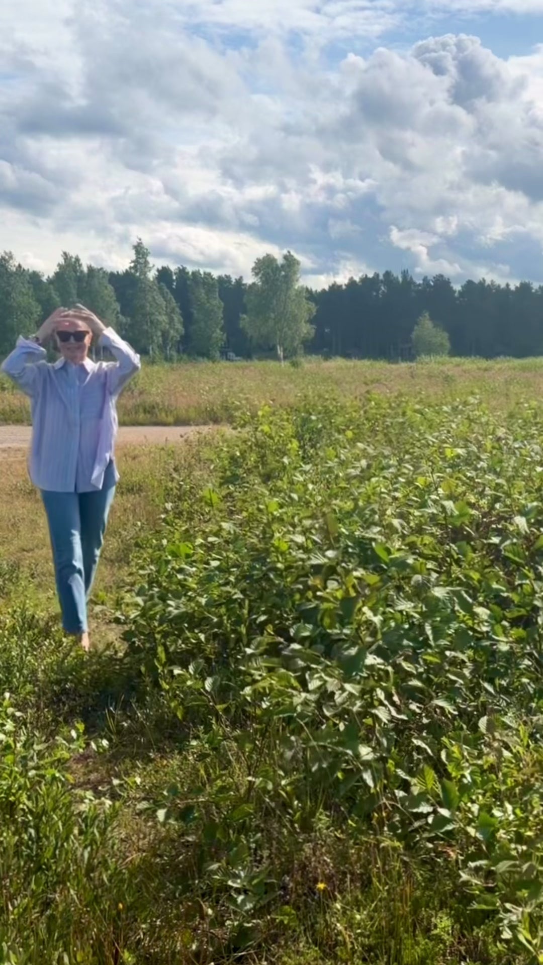Co’Couture NolieCC Stripe Shirt on vaaleansininen raidallinen paita. Väljä malli, klassinen kaulus ja kauniisti laskeutuva viskoosi-lyocellsekoite.