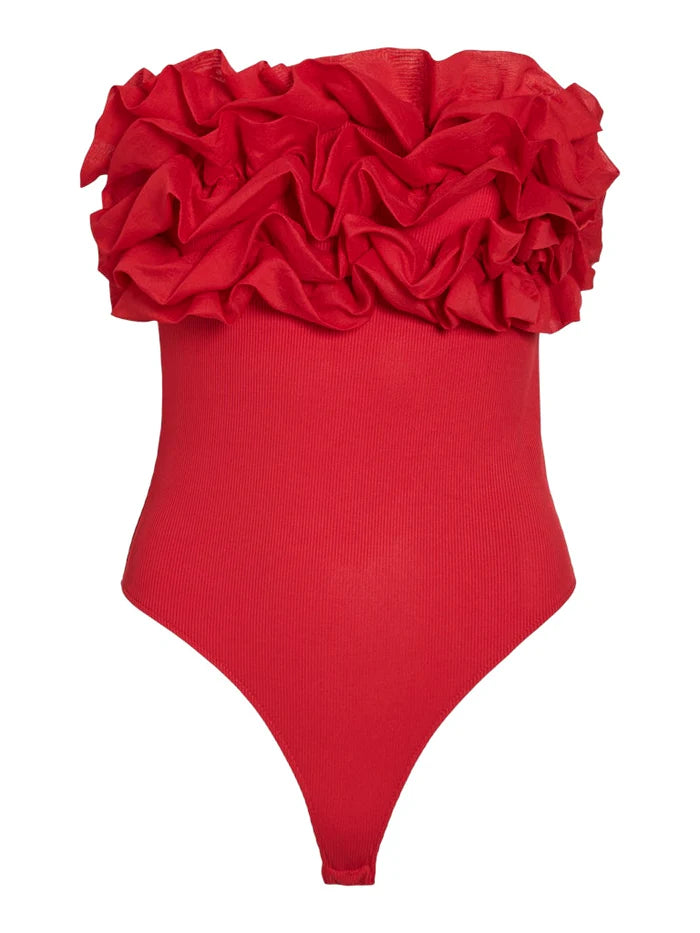 Tämä näyttävä bodytoppi on helppo tapa tuoda asuun naisellista ilmettä. Off shoulder -pääntie korostaa kauniisti hartialinjaa ja tekee topista tyylikkään valinnan pieneen menoon kuin juhlavampiin hetkiin.