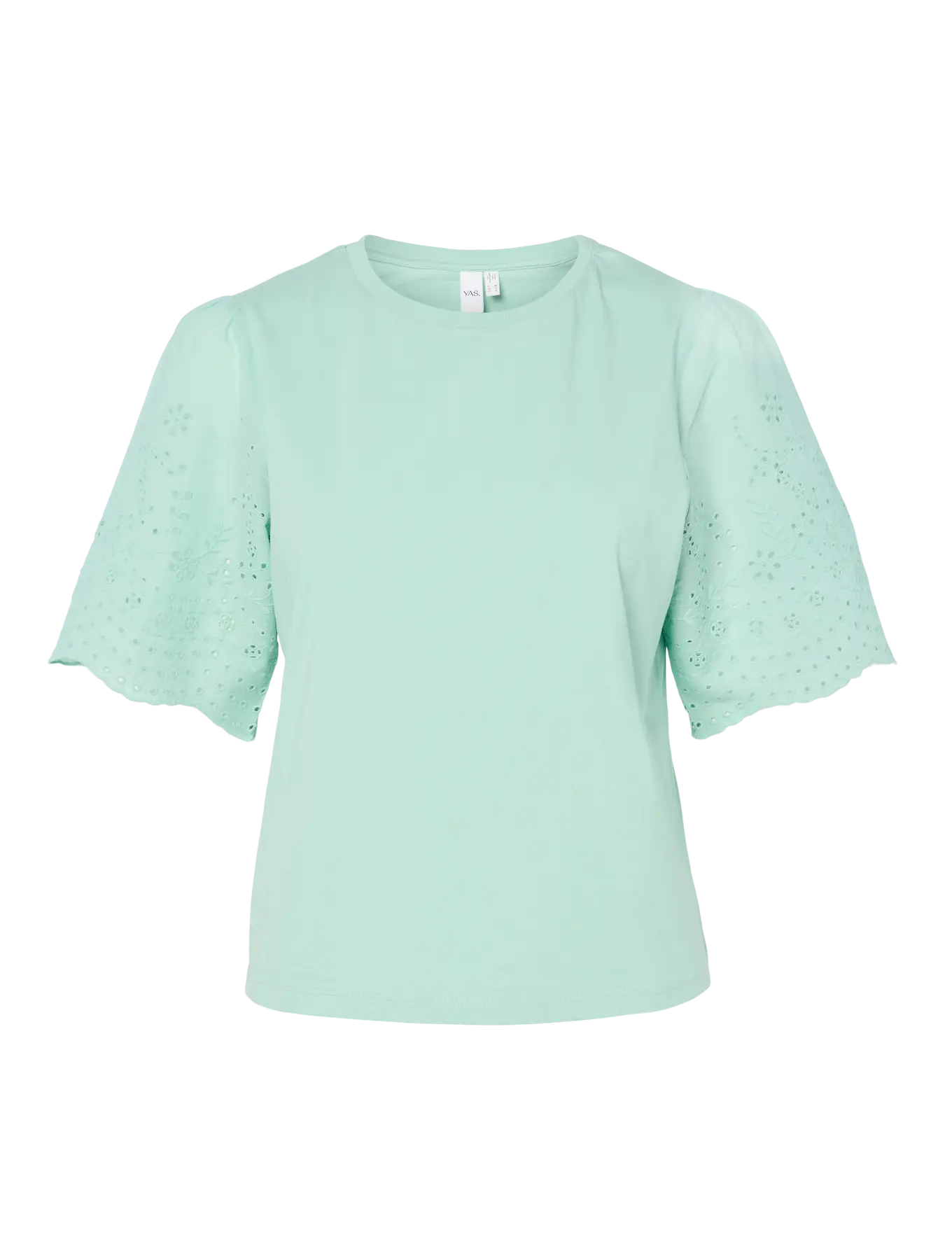 Tämä naisellinen t-paita tuo arkeen pienen ripauksen juhlavuutta. Hihojen kaunis brodyyripitsi tekee paidasta mielenkiintoisen.